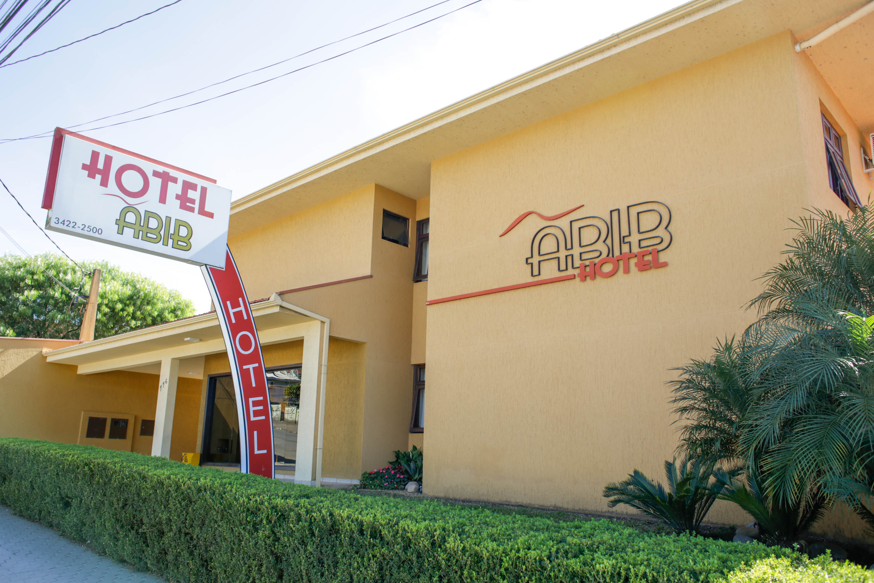 Fachada do Abib Hotel